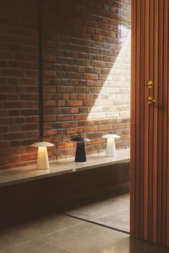 Nordlux LED Akku Tischlampe ARA To-Go 19,7 cm schwarz